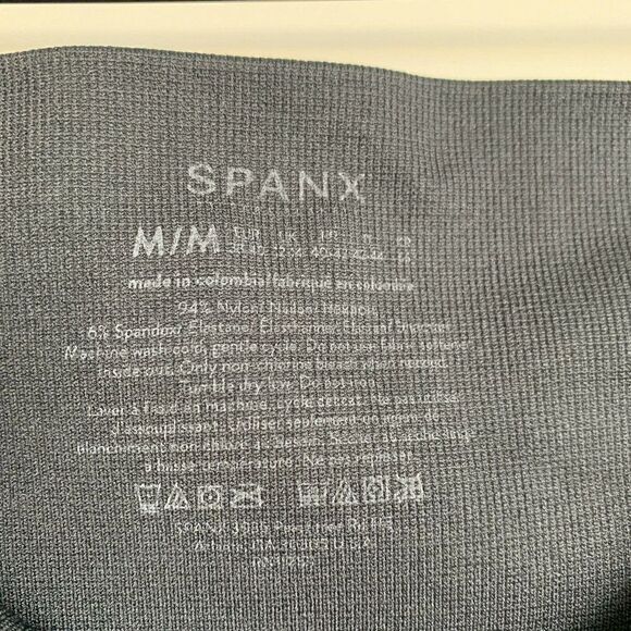 Spanx Women’s Size Medium M Look At Me Now Bike Shorts Black Camo. - Picture 3 of 4